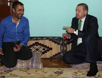 Erdoğan o pankartı görünce...