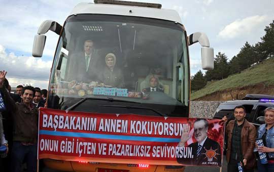 Erdoğan o pankartı görünce...