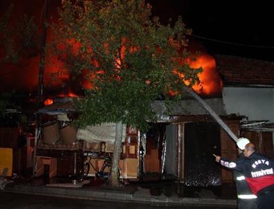 Yangın, İş Yerini Kül Etti