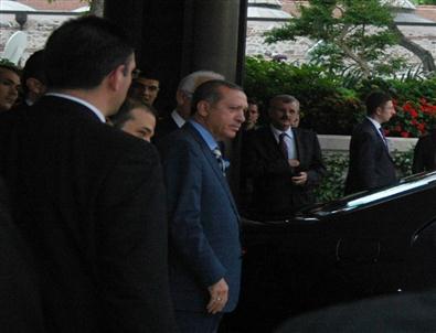 Başbakan Erdoğan, Yanına Gelen Engelli Vatandaşı Dinledi