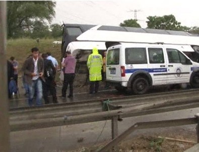 İstanbul'da otobüs devrildi: Çok sayıda yaralı var