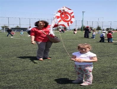 Anaokulu Öğrencilerinden Çok Velileri Eğlendi