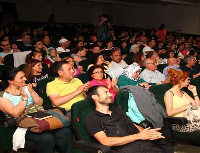 'eskimeyen Sorunlar'Tiyatro Oyunu Sahnelendi