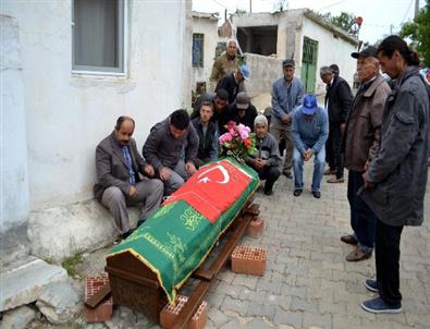 Nişanlısı Tarafından Öldürülen Genç Kadın Toprağa Verildi