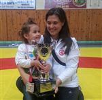 HAMZA YERLİKAYA - Yıldız Kızlar, Neslihan Erdoğan'a Emanet