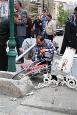 SOKAK LAMBASI - Kars’ta Trafik Kazası Açıklaması