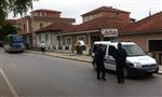 BELEDIYE OTOBÜSÜ - Belediye Otobüsünün Çarptığı Kız Yaralandı