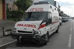 Ambulans İle Otomobil Çarpıştı Açıklaması