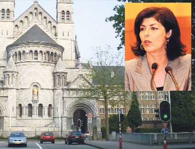 Bakan oğlu grup sekste yakalandı