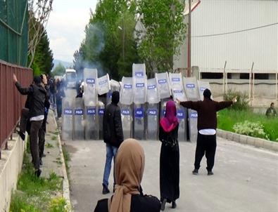 İbda-c’den Cezaevi Önünde Taşlı Sopalı Eylem