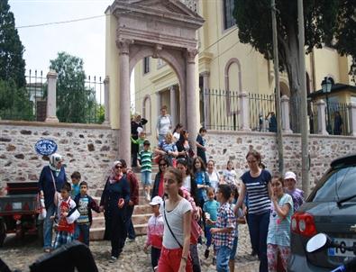 Ayvalık’taki Tarihi Taksiyarhis Kilisesi Açıldı