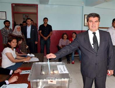 Buharkent’te Adaylar Oylarını Kullandı