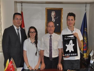 Gkv’li Ayça ve Alhan İstanbul Bilgi Üniversitesi’nden Ödüllerle Döndü