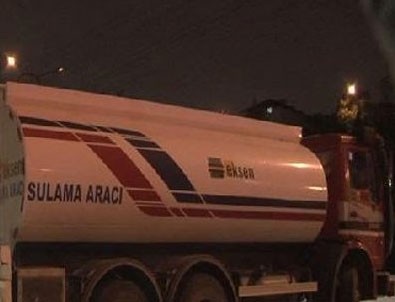 Eylemciler bu kez kamyonlarla yol kesti