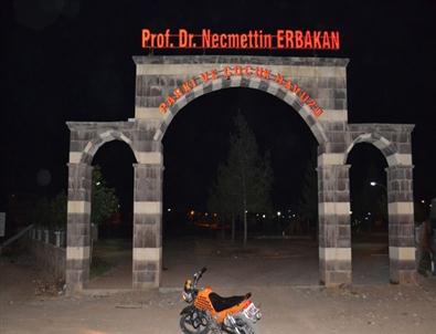 Prof. Dr.necmettin Erbakan Parkına İşıklı Tabela Takıldı