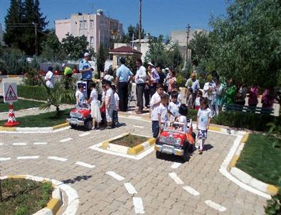 Anaokulu Bahçesine Trafik Pisti Yapıldı