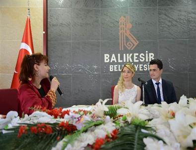 Balıkesir'de İlk Bayan Evlendirme Memuru