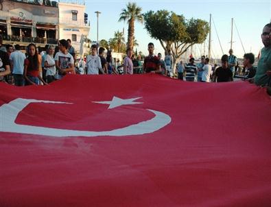 Diyarbakır'da İndirilen Türk Bayrağı İçin Bodrum Sokağa Döküldü