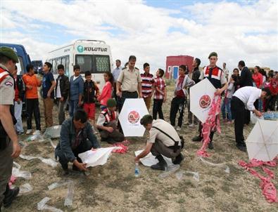 Jandarmadan Öğrencilere Karne Hediyesi Uçurtma