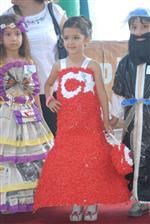 DEFİLE - Türk Bayraklı Kıyafet Birinci Oldu