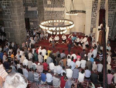 Diyarbakır’da Kürtçe Berat Kandili Kutlaması