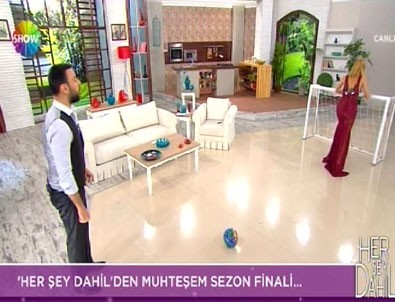 Her Şey Dahil - Alişan ile Çağla Şikel canlı yayında futbol oynarsa...