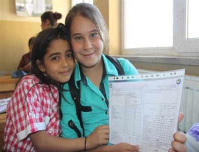 Şanlıurfa'da 600 Bin Öğrenci Karne Aldı