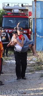 İTFAİYE MERDİVENİ - Gaziantep’te Öğrenci Yurdunda Yangın