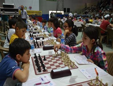 2. Uluslararası Altın Kayısı Satranç Turnuvası Başladı