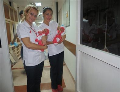 Jandarma Amcalardan Bebeklere 'Hoşgeldin'