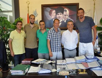 Hidayet Türkoğlu, Kuşadası’nda Basketbol ve Spor Okulu Kuruyor