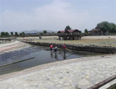 Ödemiş'te 125. Yıl Kültürpark'taki Gölet Temizleniyor