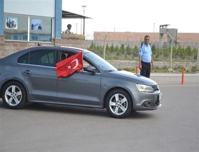 Tahliye Kararını Duyan Tutuklu Yakınları Sincan Cezaevine Akın Etti