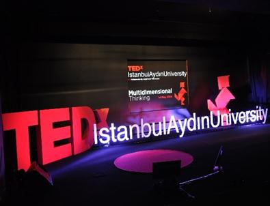 İstanbul Aydın Üniversitesi ‘çok Boyutlu’ Düşündürdü