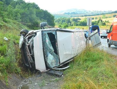 Otomobil İle Minibüs Kafa Kafaya Çarpıştı Açıklaması