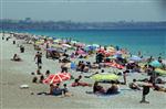 EĞLENCE MEKANI - Antalya’da Sıcak Hava Bunalttı