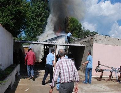 Yangına Müdahale Eden İtfaiyeci Düşerek Yaralandı