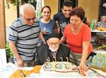100 Yaşındaki Şahin Dedeye Sürpriz Doğum Günü Partisi