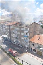 Niğde’de Meydana Gelen Çatı Yangını Korkuttu