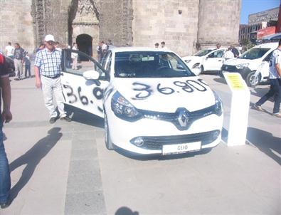 Renault'tan Tanıtım Atağı