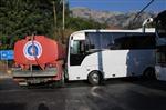 SERVİS OTOBÜSÜ - İtfaiye Aracı Servis Otobüsüyle Çarpıştı Açıklaması