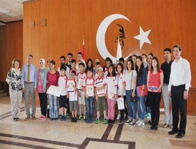 Omüçem Çocuklara Sertifikalarını Verdi