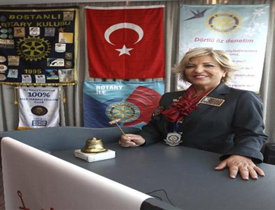 Bostanlı Rotary'de Bayrak Değişimi