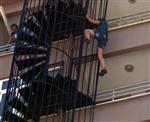 NUMUNE HASTANESİ - İntihar İçin Çıktığı Yangın Merdiveninde Dans Etti