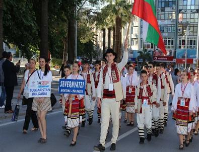 Denizli'de Uluslararası Halk Dansları Festivali Başladı