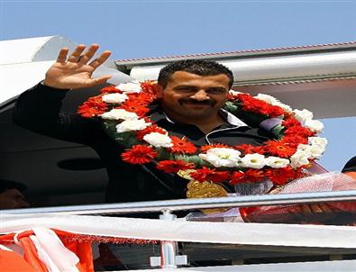 Başpehlivan Fatih Atlı, Samsun’da Coşkuyla Karşılandı