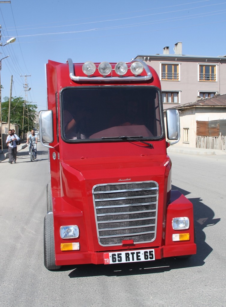 Türkiye’nin ilk yerli Tır’ı Van’da üretildi