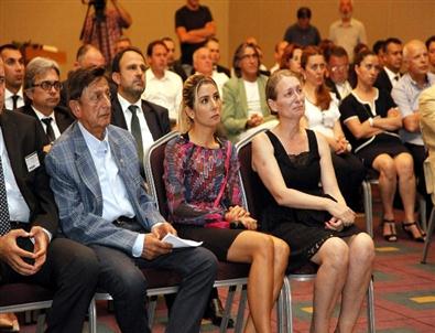 İş Adamı Hüseyin Çalık İçin Anma Gecesi