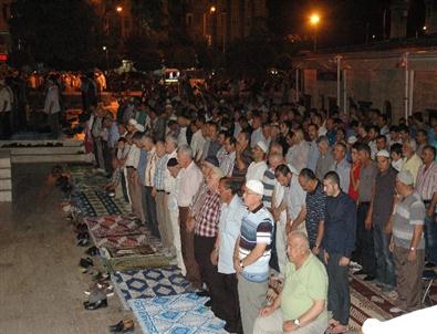 Karaman’da İlk Teravi Namazı Kılındı