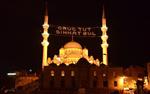 Minarelere asılan mahyalar İstanbul’u aydınlattı